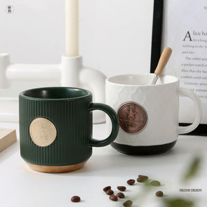 Handgefertigte Kreative Kaffeetasse mit Individuellem Logo in Unregelmäßiger Form, Niedlicher Keramik-Wasserbecher im Ins-Stil, Geschenkboxen und Keramiktassen - Product Image 2