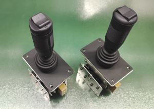 จอยสติ๊กควบคุมการเดินของเครื่องกัดถนน W2000 รุ่น 192494 - Product Image 4