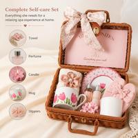 Coffret Cadeau de Soins Personnels Fait Main pour la Fête des Mères avec Serviette, Parfum, Bougie, Tasse et Chaussons pour Femmes - Relaxation Spa de Luxe