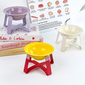 Ensemble de gamelles minimalistes en céramique pour animaux de compagnie, design soucoupe volante, avec support en fer anti-déversement et profil bas, pour chats et chiens - Product Image 1
