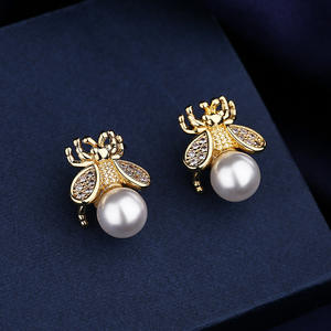 カスタム卸売イヤリング 蜂型パールスタッドイヤリング 女性用デザイナーイヤリング 結婚式パーティー用ファッションジュエリー - Product Image 3