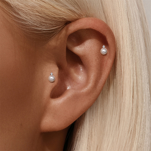 Boucles d'oreilles clous simples en argent sterling S925 plaqué rhodium avec perle de 7 mm pour femmes - Product Image 4