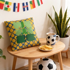 Nouveau style 2026 <span class=keywords><strong>Coupe</strong></span> <span class=keywords><strong>du</strong></span> <span class=keywords><strong>Monde</strong></span> <span class=keywords><strong>FIFA</strong></span> Boston Coussin décoratif doux imprimé trophée pour le camping, la décoration intérieure et les cadeaux - Product Image 6