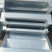 Marches d'escalier en alliage d'aluminium et acier galvanisé à denture lourde - Résistance à la glisse supérieure, charge élevée pour utilisation industrielle huileuse/humide