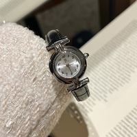 Montre-bracelet mini en argent pour femme, cadran soleil, montre de tous les jours pour femme, montre-bracelet à quartz polyvalente pour femme, bracelet en cuir confortable