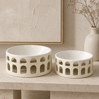 Bol en céramique architecturale à double rangée de découpes en arc, blanc, sculptural, pièce maîtresse décorative pour la décoration de table console