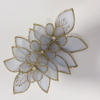 Grande patch fleurie bleu ciel avec feuilles, strass et chaîne de diamants pour la décoration de robes de mariée