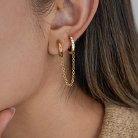 Boucles d'oreilles élégantes J&D avec pampilles en CZ, plaquées or 18 carats, en acier inoxydable, délicates, à double boucle, avec zirconias