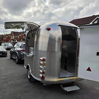 Camion de restauration rétro arrondi entièrement en acier inoxydable, chariot à boissons mobile, kiosque compact pour la vente de nourriture de rue