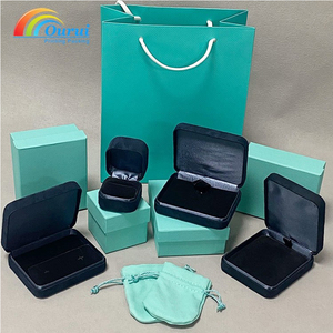 Collection d'emballages de bijoux de marque haut de gamme avec boîtes cadeaux personnalisées, présentoirs, sacs en papier et pochettes en velours - Product Image 3