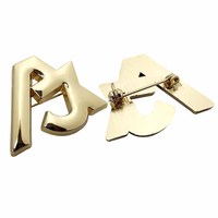 Badges en métal personnalisés émaillés Consen à bon prix pour vêtements/sacs
