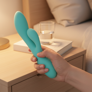 液体シリコン製女性用Gスポットバイブレーター、多周波静音防水、フルコーティングソフトアダルトセックストイ製品 - Product Image 2