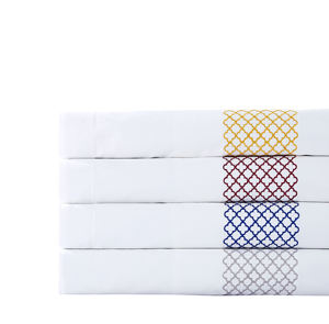 Set di biancheria da letto classico Hotel in 100% cotone in satura 4 pz copripiumino ricamato e federa con ricami laterali - Product Image 5