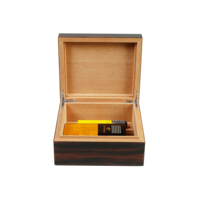 Humidor à cigares en cèdre avec finition piano personnalisée, boîte de rangement pour cigares en bois à brillance moyenne, style moderne pour la vente en gros