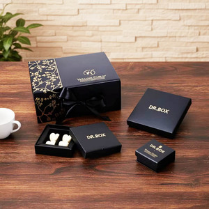 Caja de Regalo de Chocolate Personalizada de Lujo con Recubrimiento UV Negro, Reciclable, de Grado Alimenticio, con Lazo de Cinta para <span class=keywords><strong>Ferrero</strong></span> <span class=keywords><strong>Rocher</strong></span> T24 300 g - Product Image 1