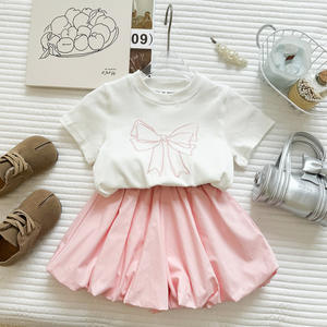 Ensemble d'été pour enfants : T-shirt imprimé à manches volantées et short - un ensemble rafraîchissant <span class=keywords><strong>en</strong></span> <span class=keywords><strong>deux</strong></span> pièces pour les <span class=keywords><strong>petites</strong></span> <span class=keywords><strong>filles</strong></span>. - Product Image 1