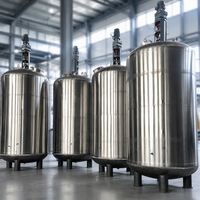 Cuve de mélange sanitaire avec enveloppe isolante thermique pour le mélange et le stockage de liquides de fermentation