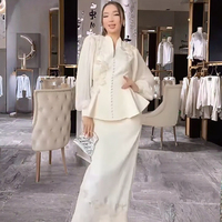 Robe longue élégante et luxueuse en tissu polyester fait main du Moyen-Orient, à motifs floraux