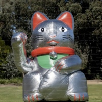 Modèle publicitaire géant gonflable personnalisé de chat siamois de 3 m pour événements, boutiques, festivals, défilés, ouvertures de magasins et promotions