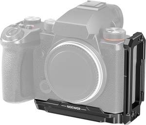 NEEWER Support en L pour LUMIX <span class=keywords><strong>S5</strong></span> <span class=keywords><strong>II</strong></span>/<span class=keywords><strong>S5</strong></span> <span class=keywords><strong>II</strong></span> <span class=keywords><strong>X</strong></span>, aluminium, plaque latérale horizontale et verticale extensible Arca à changement rapide - Product Image 1
