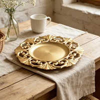 Assiette de Présentation Décorative Wojia 13 pouces Dorée, Découpée au Laser, Écologique, Style Américain, Bord Floral Creux, en Plastique, pour Fêtes et Tables