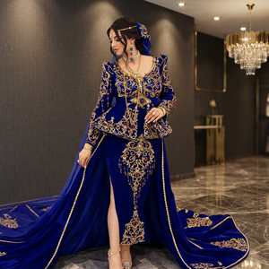 Vestido de Noche Azul Rey de Terciopelo con Bordado Dorado, Manga Larga, Cola Capilla, Escote Redondo, Hecho a Mano - Product Image 3