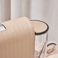 Machine à café compacte et élégante en cuir beige pour la maison et le bureau