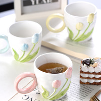 Tasse en céramique de fleur de tulipe pétrie à la main en relief créatif tasse cadeau en porcelaine