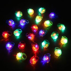 Anneau lumineux LED clignotant personnalisé en gros de Chine pour enfants et adultes – Nouveauté pour fêtes - Product Image 1