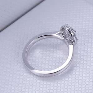 Bague de fiançailles ovale halo en diamant de laboratoire 18 carats Messi Jewelry MSR-1089 - Product Image 3