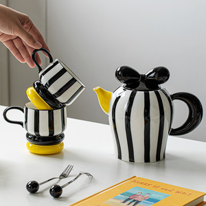 ชุดถ้วยชาสวยงามทันสมัยพร้อมถาดและกาน้ำชา ชุดชาลายทางสวยงามทำจากพอร์ซเลนสำหรับตกแต่งห้องนั่งเล่น - Product Image 5