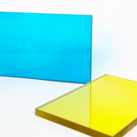 Conception flexible : plaque en polycarbonate transparente solide, pliable à froid, pour auvents de passerelles courbées