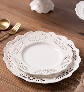 Assiette en céramique de cour française en relief blanc exquis Supports à gâteaux à Dessert Salle à manger à la maison Steak créatif servant <span class=keywords><strong>des</strong></span> plats Restaurants - Product Image 6