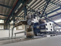 Cisaille hydraulique Rbqlty QC11Y 2500 mm pour tôles d'acier de 8 mm d'épaisseur, équipée d'un PLC, d'un moteur, d'engrenages et d'une pompe
