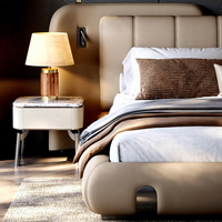 Cadre de lit capitonné de luxe moderne, lit en cuir minimaliste italien taille King, ensemble de meubles de chambre personnalisé pour hôtel et maison