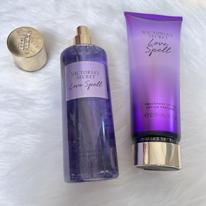 Spray Corporal Floral Dulce Secreto <span class=keywords><strong>de</strong></span> 250 ml, <span class=keywords><strong>Perfume</strong></span> Original <span class=keywords><strong>de</strong></span> la Marca <span class=keywords><strong>Victoria</strong></span>'s <span class=keywords><strong>Secret</strong></span>, Bruma Corporal y Loción Corporal para Mujer - Product Image 2