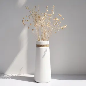 Kreative minimalistische weiße Blumenvase nordischer Stil Heimdekor abstrakte kreative Vasen mit Gesicht luxuriöse Keramikvase für Blumen