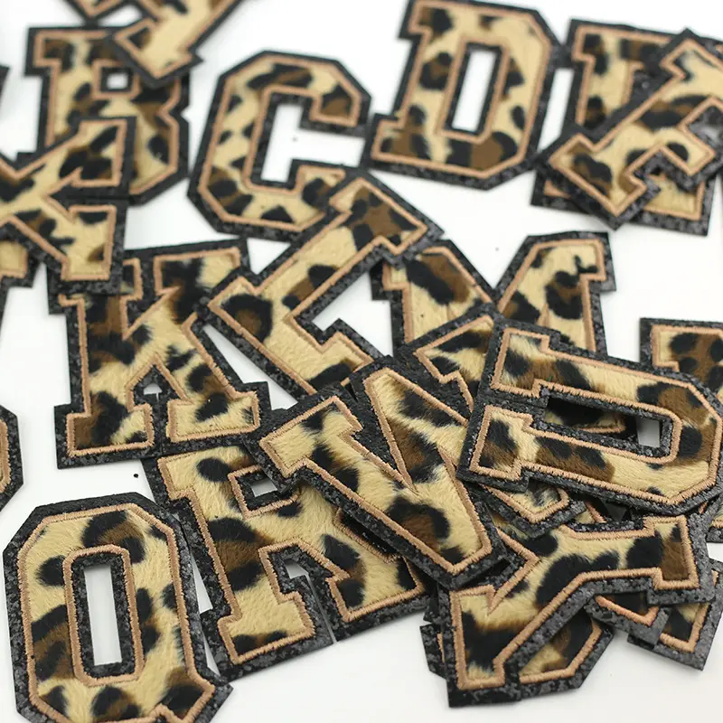 Lettere di bordo Glitter Neon Stock ferro su alfabeto Appliques per cucire abbigliamento lettera di toppa in ciniglia leopardata