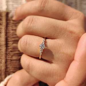 Anillo de Diamante Cultivado en Laboratorio, Elegante y Brillante, Diseño Refinado, Ideal para Ocasiones Especiales - Product Image 2