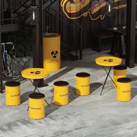 Ensemble de tabourets créatifs en forme de fût industriel, sièges en métal jaune avec assise rembourrée, table de bistrot rétro Pop Art pour café-bar à thème