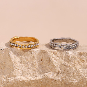 Bague en argent sterling S925 ondulée pavée de diamants, texture de niche, luxe minimaliste, pour le quotidien et les banquets, élégante pour femme - Product Image 5