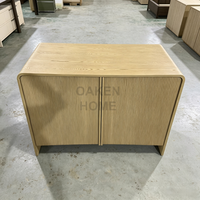Buffet moderne en chêne rainuré OAKEN, armoire de rangement en bois à 2 portes avec coins arrondis, console minimaliste, meubles de salon