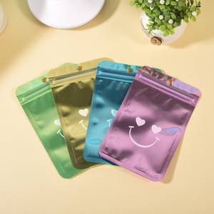 Bolsa de plástico colorida y con formas lindas para envasar dulces, bocadillos, juguetes pequeños y condimentos. - Product Image 1