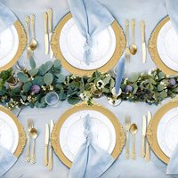 Assiettes de présentation dorées pour mariage, en plastique, rondes de 13 pouces, pour banquets et dîners, sous-assiettes vintage à bord floral gaufré