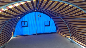 Abri de secours tunnel en PVC demi-circulaire toutes saisons avec isolation de haute qualité et couche en aluminium - Product Image 3