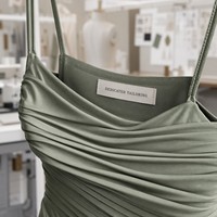 Robe midi élégante sur mesure vert sauge froncée à bretelles spaghetti pour femme, style évasé, pour soirée, fabrication OEM, fabricant de boutique