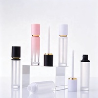 Tubes de brillant à lèvres dégradé givré noir/blanc/rose de 8 ml, forme diamant, conteneur cosmétique personnalisé pour les lèvres, les faux cils et le blush