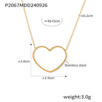 Collier minimaliste léger de luxe en forme de cœur creux en acier inoxydable PVD plaqué or 18K Chaîne de clavicule pour femme