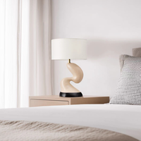 Lampe de chevet créative en bois avec abat-jour en tissu en forme de S pour salon, hôtel, chambre à coucher, lampe de table décorative moderne