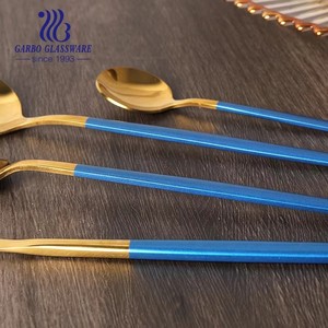 Juego <span class=keywords><strong>de</strong></span> Cubiertos <span class=keywords><strong>de</strong></span> Acero Inoxidable con Acabado Espejo en Oro PVD, Tenedor, Cuchillo, Cuchara para Sopa y Té, con Mango con Pintura Personalizada - Product Image 6